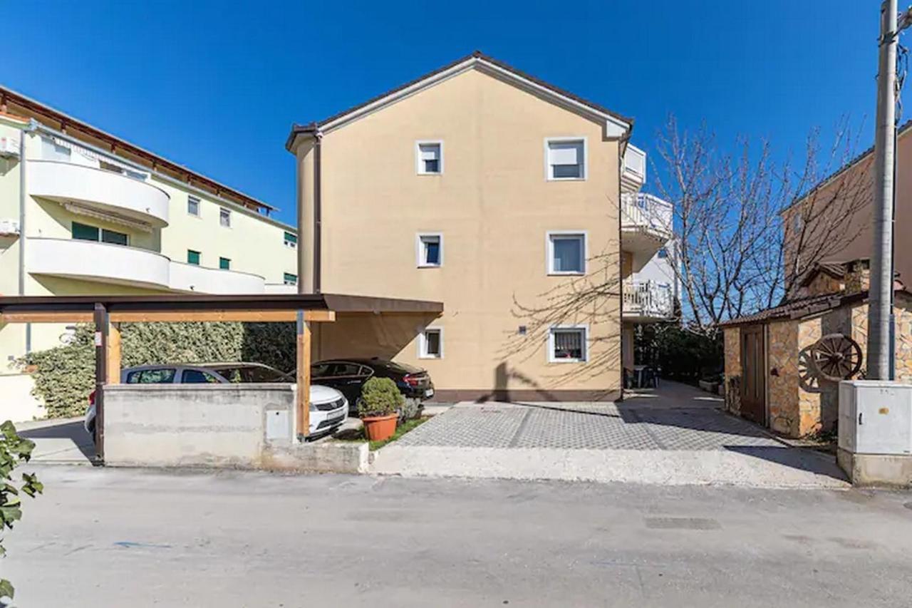 Apartments With A Parking Space Kastel Luksic, Kastela - 22071 Exterior photo