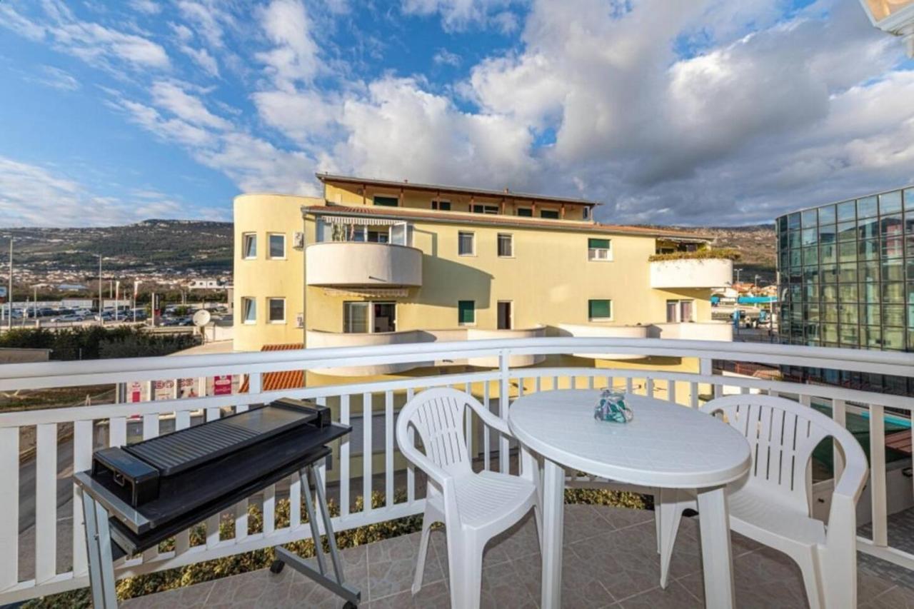 Apartments With A Parking Space Kastel Luksic, Kastela - 22071 Exterior photo